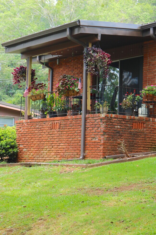 Building Photo - Atlantan Apartments