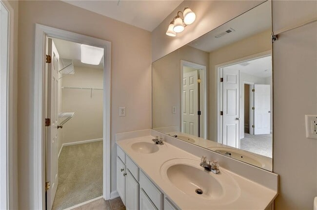 Building Photo - 4006 Edgecomb Dr