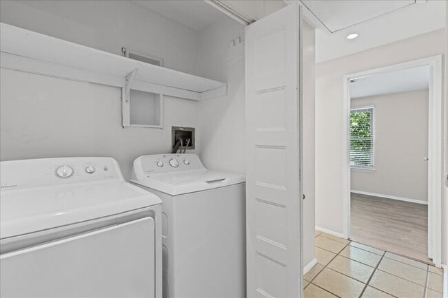 Building Photo - 506 Bromley Estate