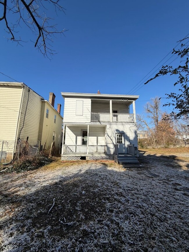 Building Photo - Charming 4bdrm/1.5bth Home Located in Richmond's North Highland Park w/Balcony!!