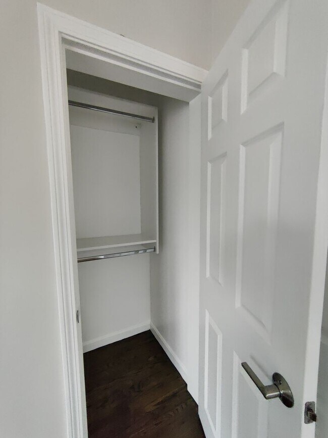 Building Photo - Coolidge Corner Area of Brookline. In-Unit Washer and Dryer, Heat, Hot Water Included, Bonus Room