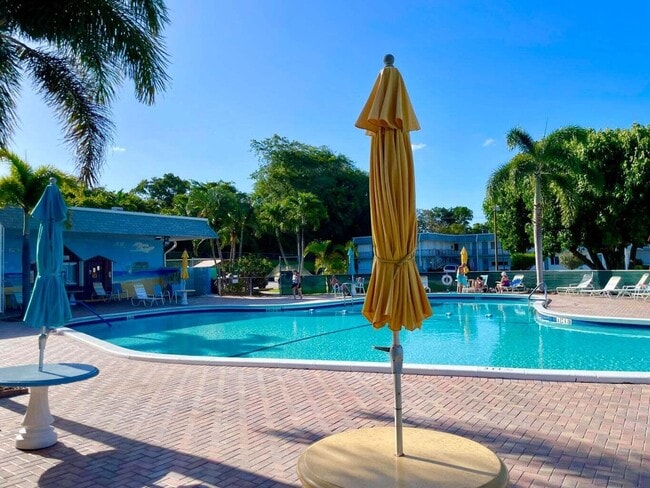 Building Photo - 3040 Lake Osborne Dr