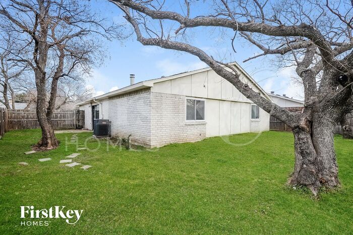 Building Photo - 4201 Yellowleaf Dr