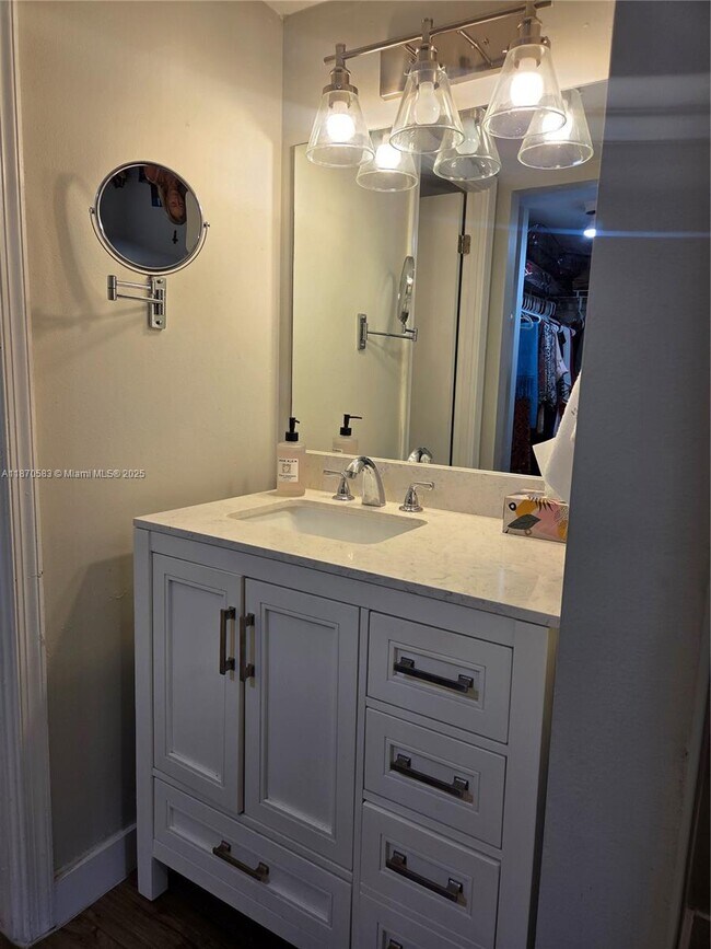 Building Photo - 9410 Poinciana Pl