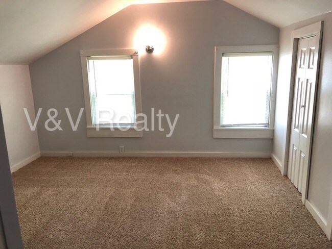 Building Photo - 600 CYPRESS ST (2 BEDROOM)