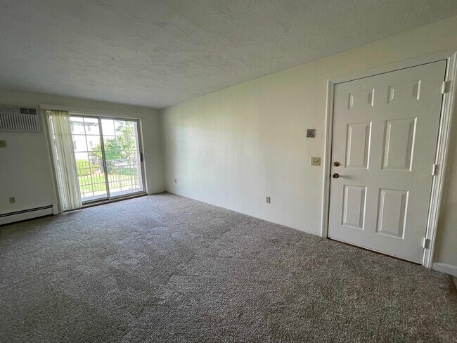 Building Photo - 385 Huse Rd