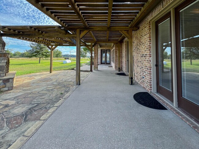 Building Photo - 1559 E Blackjack Rd E