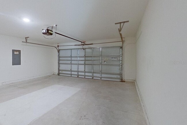 Building Photo - 8610 SW 44th Ct