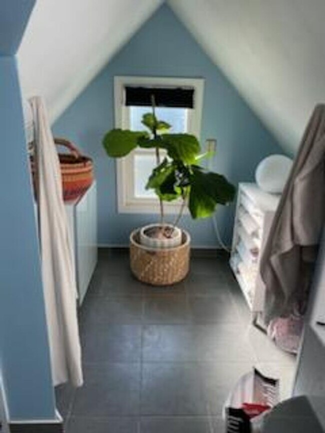 Building Photo - Charming 2-Bedroom Home in The Avenues!