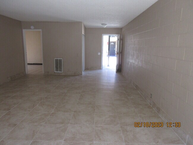 Building Photo - 2929 Elm Ave