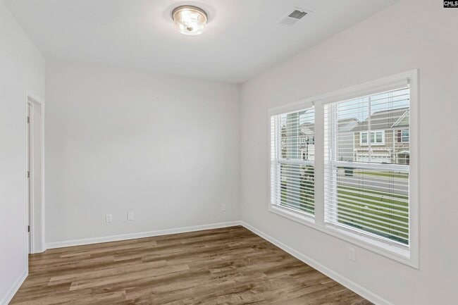 Building Photo - 728 Bustling Br Ln