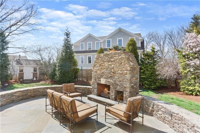 Building Photo - 4 Scofield Pl