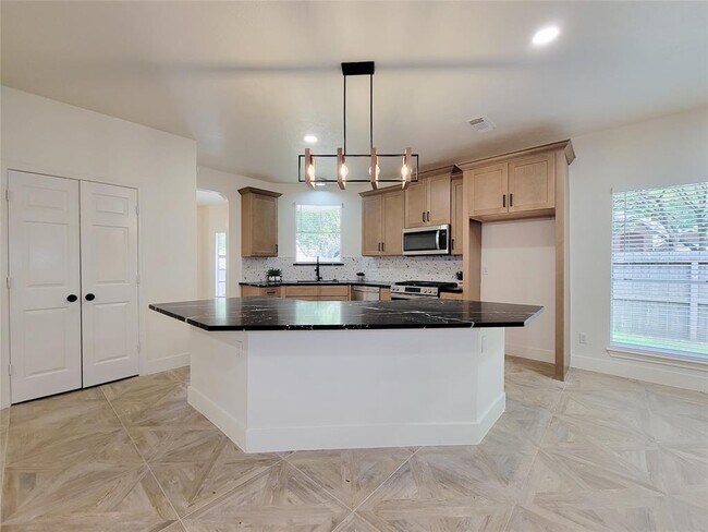 Building Photo - 218 Windrift Ct