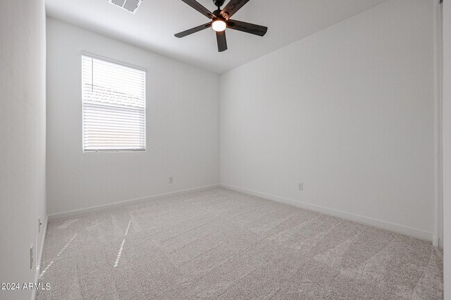 Building Photo - 7680 W Honeysuckle Dr