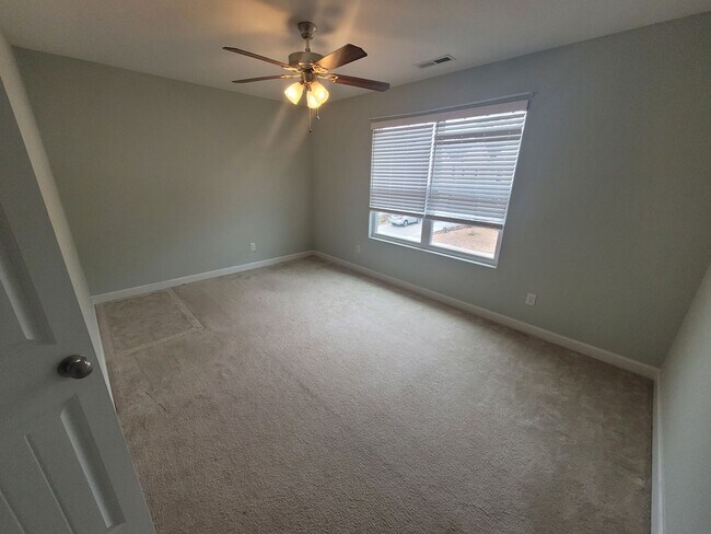 Building Photo - Stunning 4 Bedroom, 2.5 Bath Home Just 3 Blocks to Chesapeake Bay