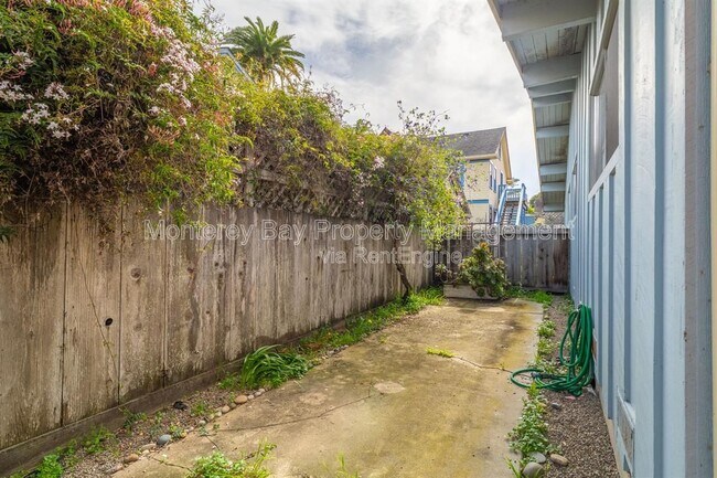 Building Photo - 215 Willow St