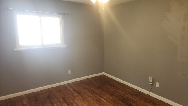 Building Photo - 10501 Baron Dr