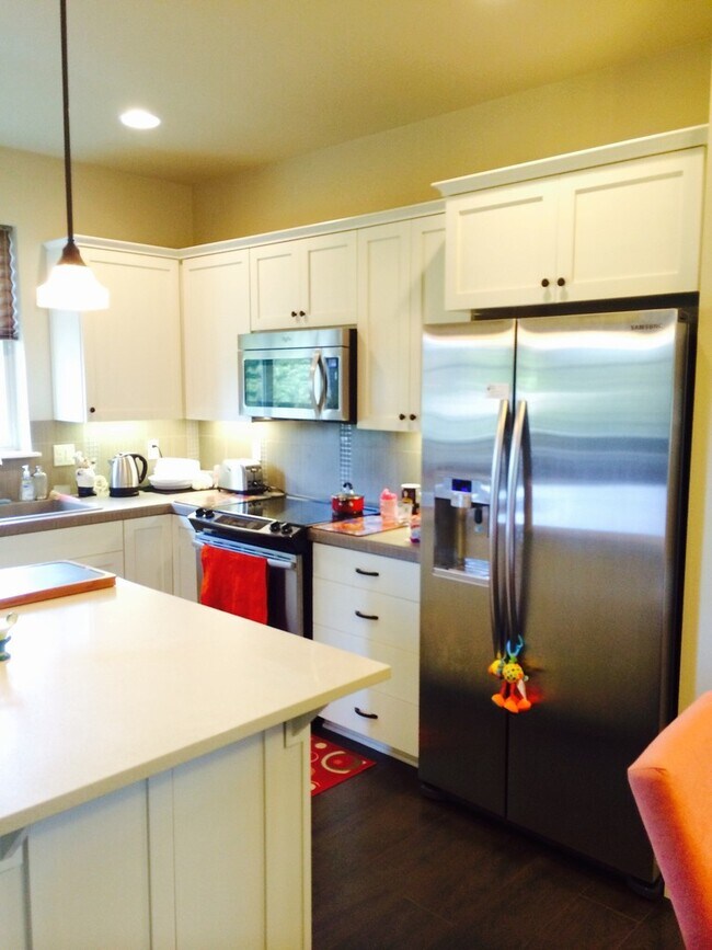 Building Photo - Amazing 3 Bedroom 2.5 Bath Home within Beaverton and next to Nike!