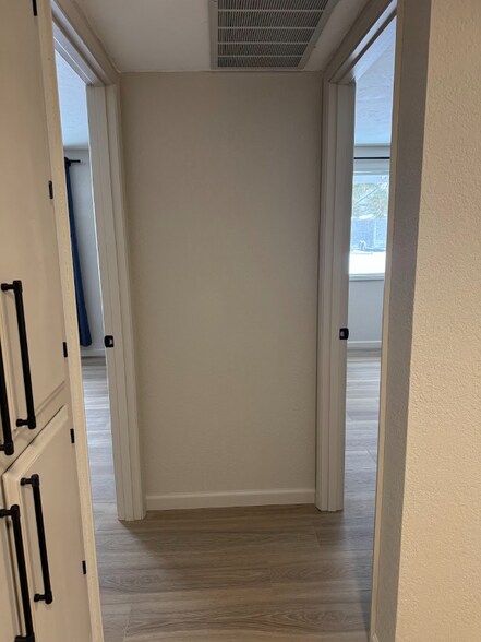 Building Photo - 5520 Valleyview Ln