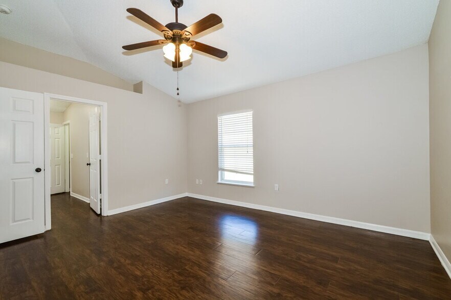 Building Photo - 254 Regal Downs Cir