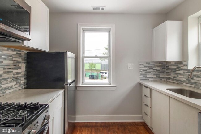 Building Photo - 6011 North Dakota Ave NW