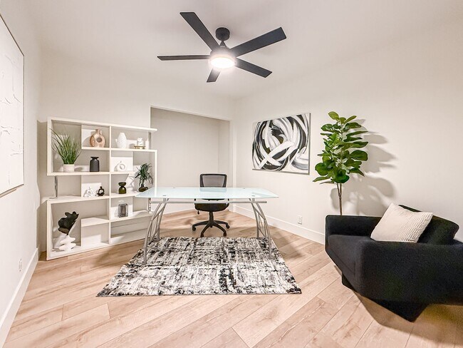 Building Photo - Upgraded 3+2 w/pool, gourmet kitchen + family room!