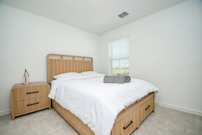 Building Photo - 2204 Via Laura Ln