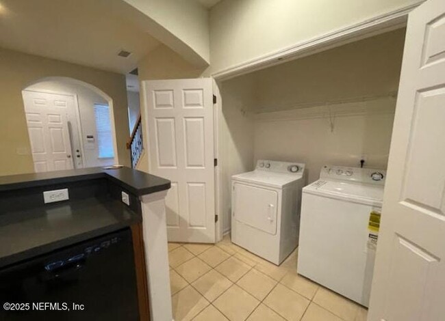 Building Photo - 13026 SUNSET LAKE Dr