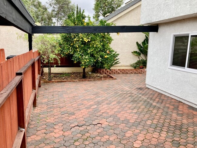 Building Photo - Tierrasanta 4 Bedroom 3 Bath