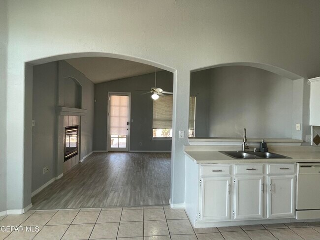 Building Photo - 3701 Trina Pl