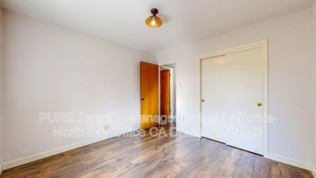 Building Photo - 1827 Creekside Rd