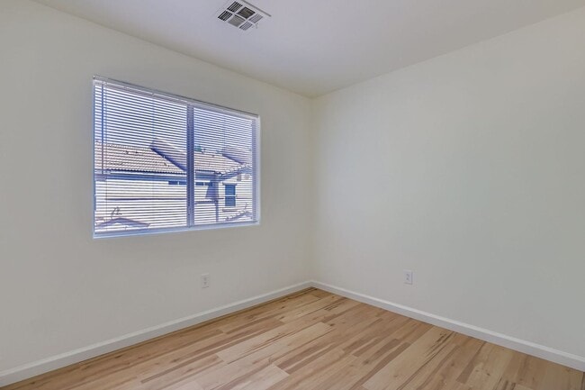 Building Photo - Newly remodeled 4 bedroom home!