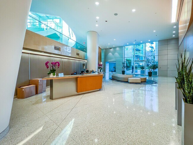 Building Photo - 13600 MARINA POINTE Dr