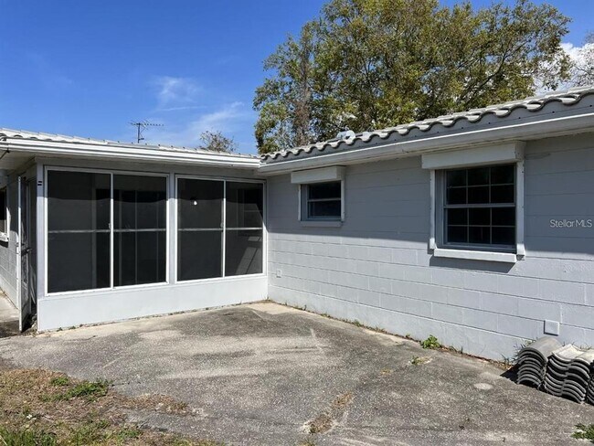 Building Photo - 9011 St Clair Ln