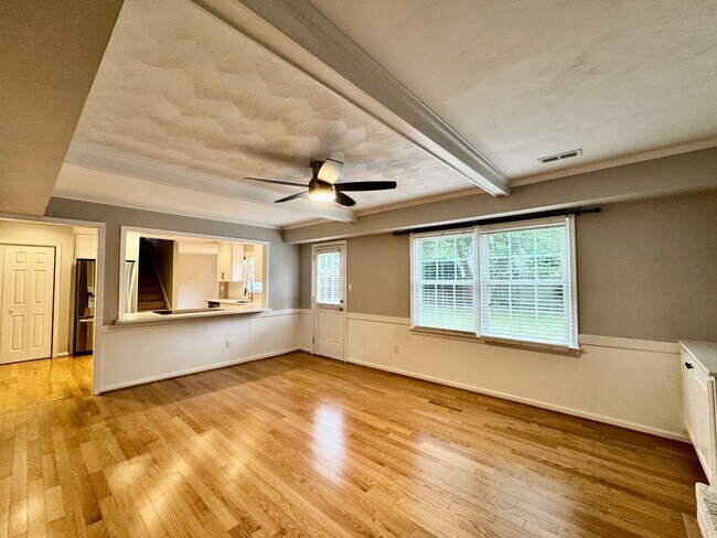 Building Photo - 4-Bedroom Home In Great Neck Meadows! Ready NOW!!! Fenced Backyard! HUGE Corner Lot! Dog Friendly!