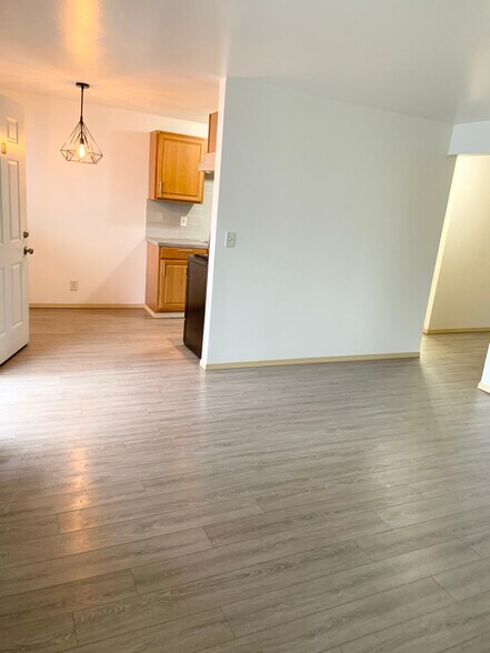 Building Photo - 9222 Kenwood Dr SW