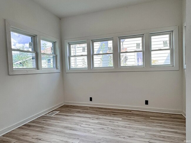 Building Photo - 733 S Armstrong St