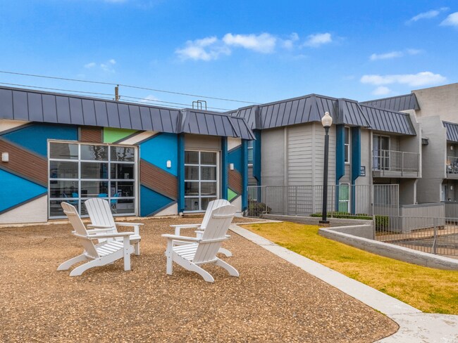 Building Photo - The Entro At Midtown