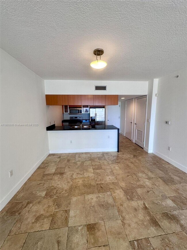 Building Photo - 1750 N Bayshore Dr