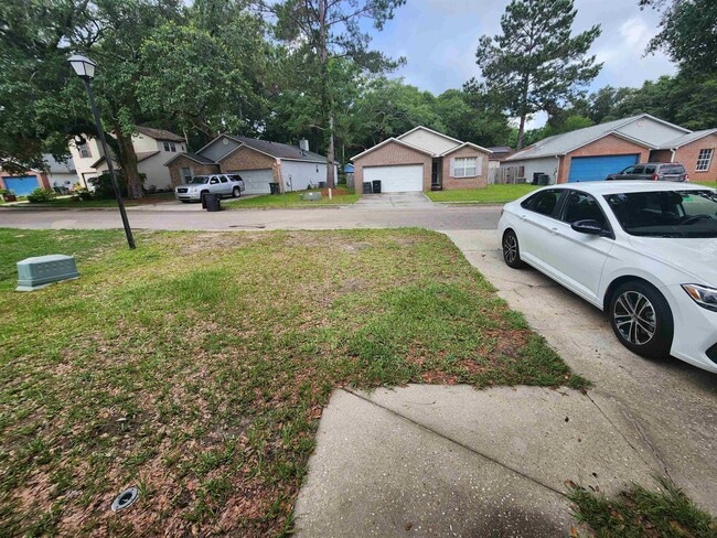Building Photo - 2131 Wesley Ct