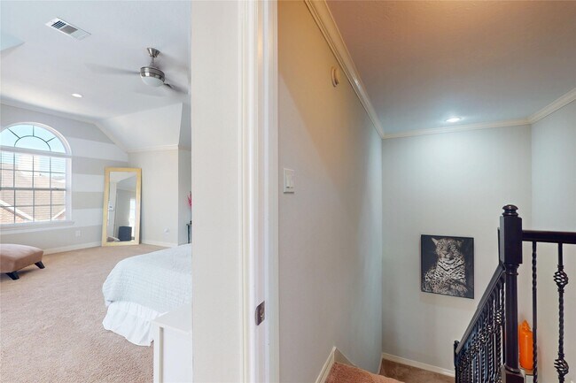 Building Photo - 6222 Skyline Dr