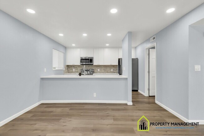 Building Photo - Charming 3-Bed Oasis with 2 Full Baths in Sacramento's Serene Pocket Neighborhood