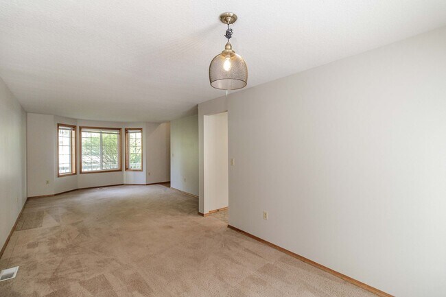 Building Photo - Spacious 4 Bedroom Home | 2,116 SF | Great Room with Fireplace | Fenced Backyard & 2-Car Garage