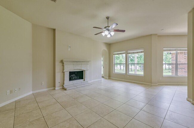 Building Photo - 15914 Cedar Shores Ln
