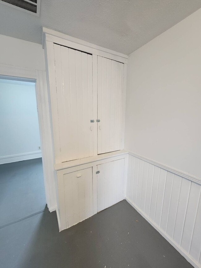 Building Photo - 521 W 14th St