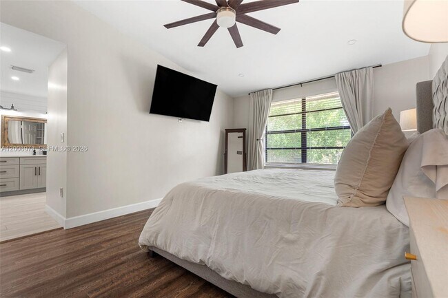 Building Photo - 9161 Vineyard Lake Dr