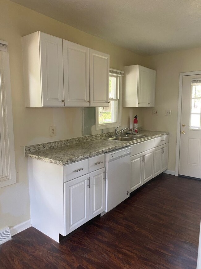 Building Photo - 311 Abbey St.