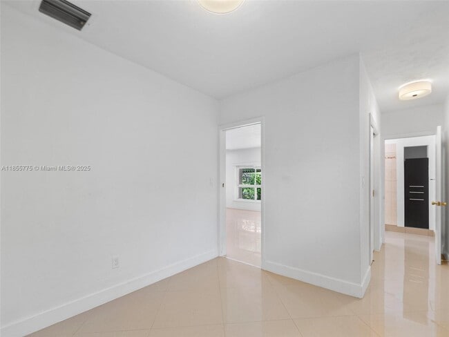 Building Photo - 4850 SW 5th Terrace
