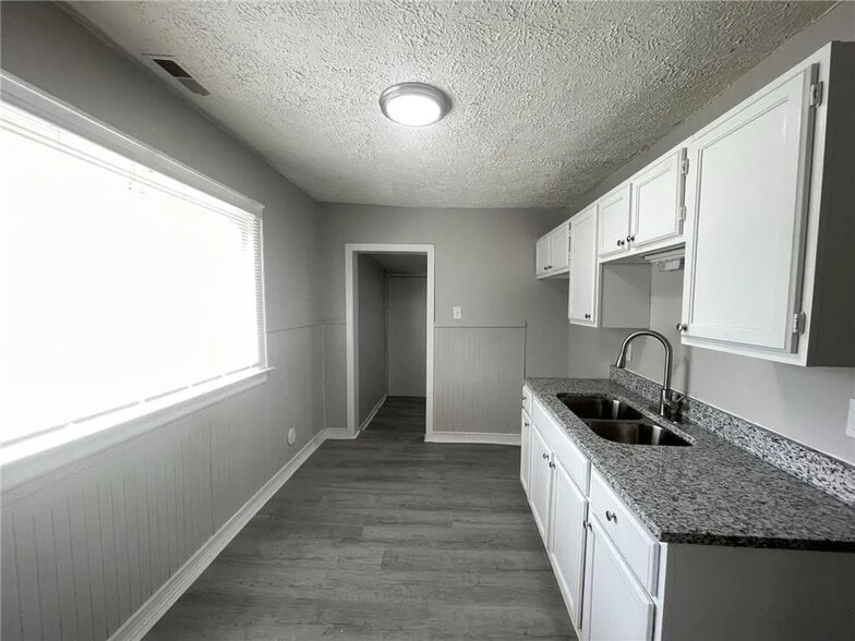 Building Photo - 1434 S Moreland Ave