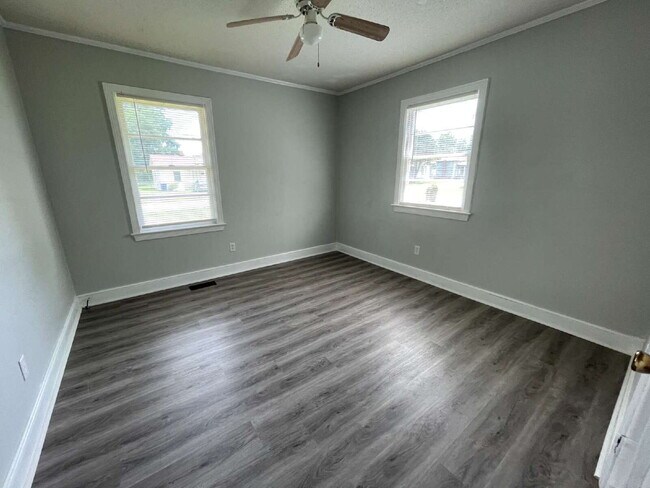 Building Photo - ADORABLE BRICK RANCH IN LAGRANGE *3 BR, 1 BA* NEWLY RENOVATED